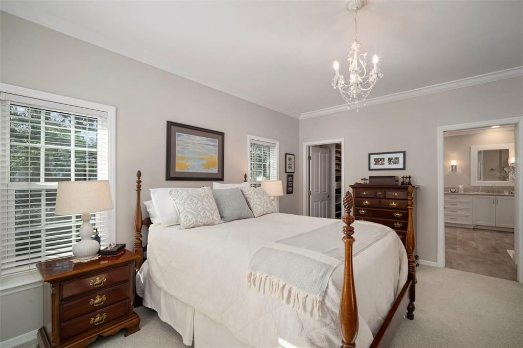 合同活跃: $1,700,000 (3 贝兹, 3 浴室, 2454 平方英尺)