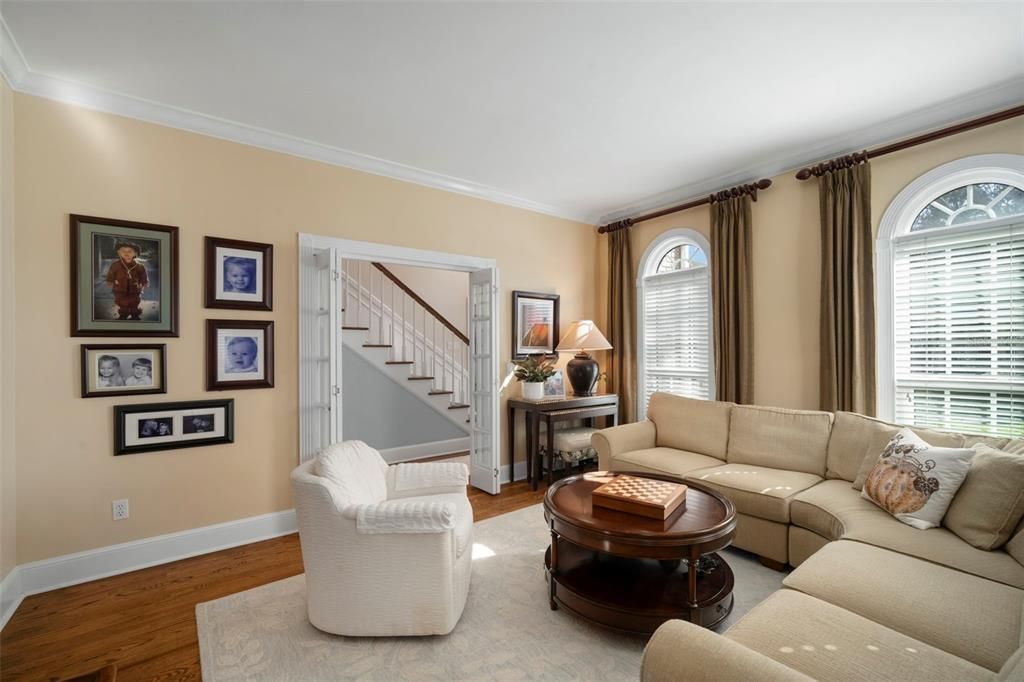 合同活跃: $1,700,000 (3 贝兹, 3 浴室, 2454 平方英尺)