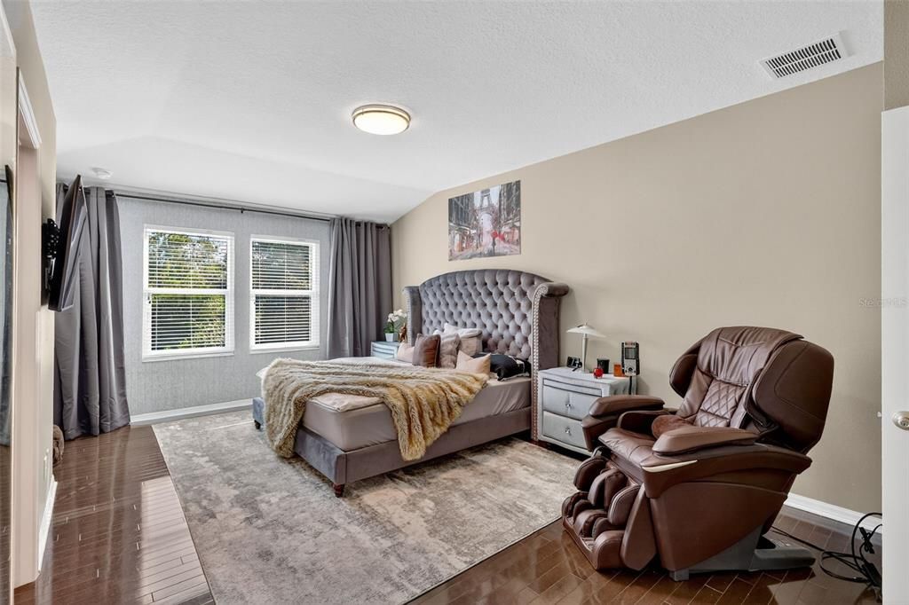 For Rent: $2,900 (3 beds, 2 baths, 2221 Square Feet)