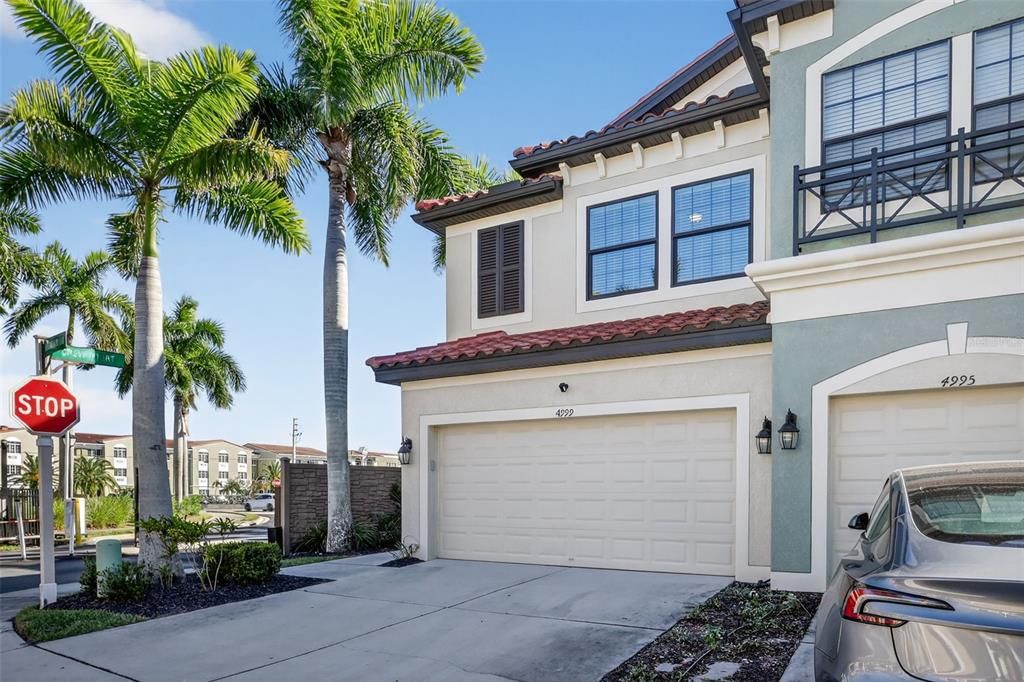 For Rent: $2,900 (3 beds, 2 baths, 2221 Square Feet)