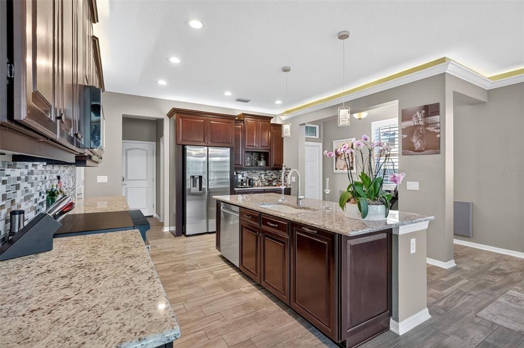 For Rent: $2,900 (3 beds, 2 baths, 2221 Square Feet)