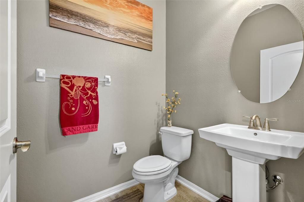 For Rent: $2,900 (3 beds, 2 baths, 2221 Square Feet)