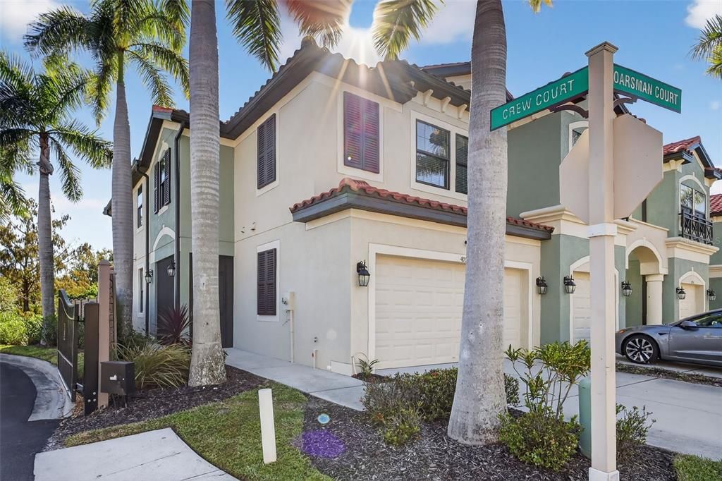 For Rent: $2,900 (3 beds, 2 baths, 2221 Square Feet)