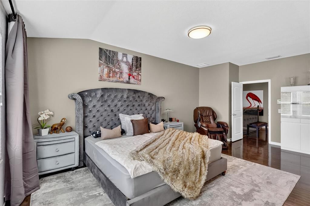 For Rent: $2,900 (3 beds, 2 baths, 2221 Square Feet)