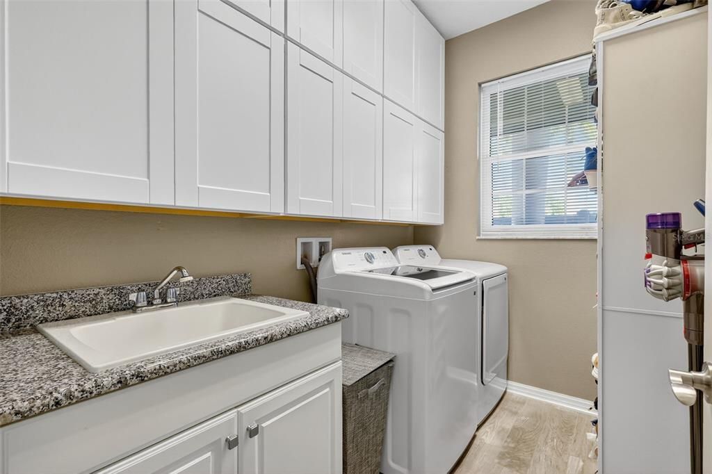 For Rent: $2,900 (3 beds, 2 baths, 2221 Square Feet)