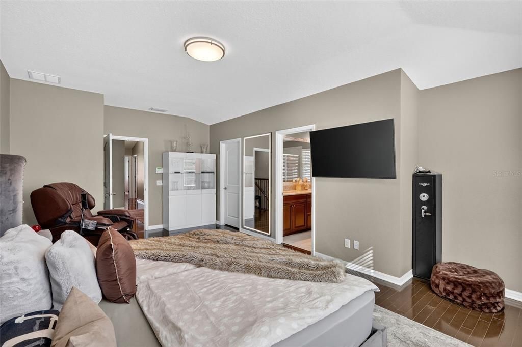 For Rent: $2,900 (3 beds, 2 baths, 2221 Square Feet)