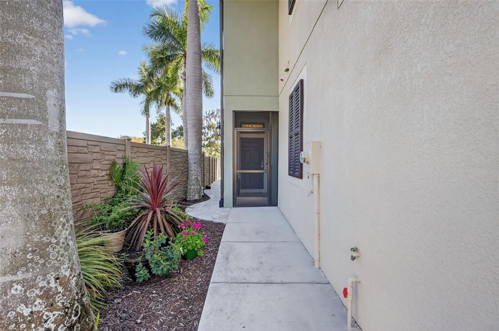 For Rent: $2,900 (3 beds, 2 baths, 2221 Square Feet)