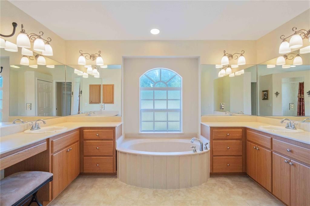 For Sale: $450,000 (3 beds, 2 baths, 2121 Square Feet)