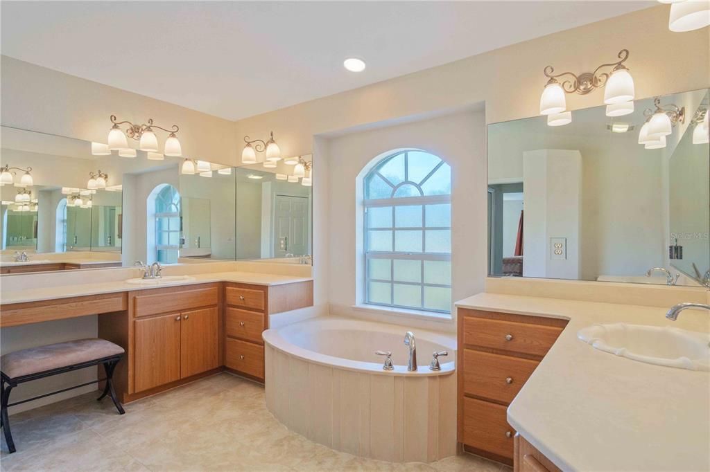 For Sale: $450,000 (3 beds, 2 baths, 2121 Square Feet)