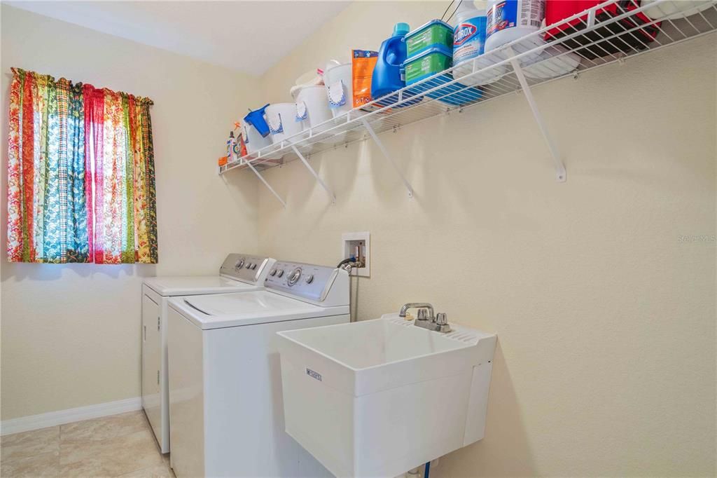 For Sale: $450,000 (3 beds, 2 baths, 2121 Square Feet)