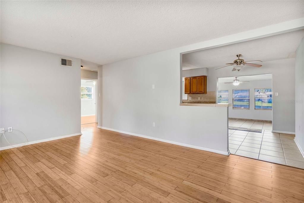 待售: $309,000 (3 贝兹, 2 浴室, 1350 平方英尺)