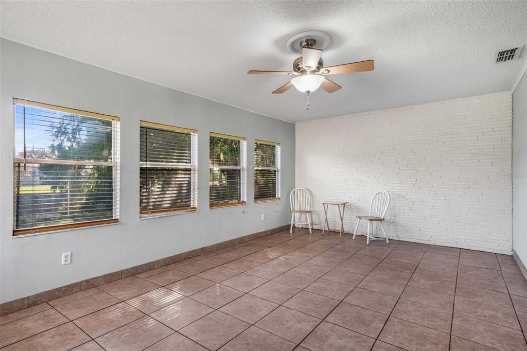 待售: $309,000 (3 贝兹, 2 浴室, 1350 平方英尺)