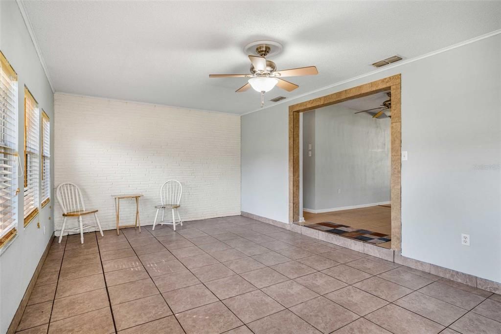 待售: $309,000 (3 贝兹, 2 浴室, 1350 平方英尺)