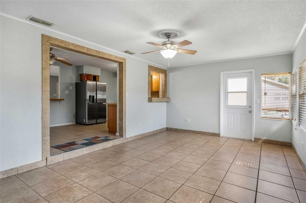 待售: $309,000 (3 贝兹, 2 浴室, 1350 平方英尺)