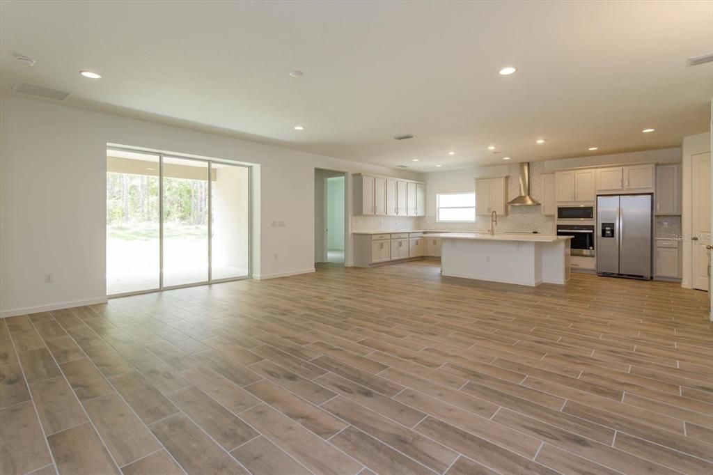 Active With Contract: $902,382 (4 beds, 4 baths, 2945 Square Feet)