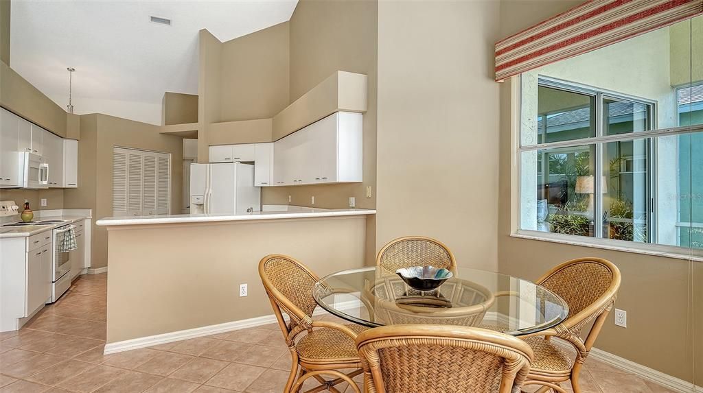 待售: $565,000 (3 贝兹, 2 浴室, 2024 平方英尺)