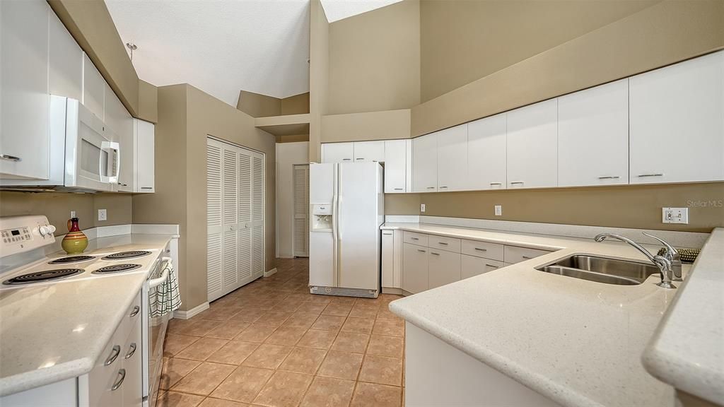 待售: $565,000 (3 贝兹, 2 浴室, 2024 平方英尺)