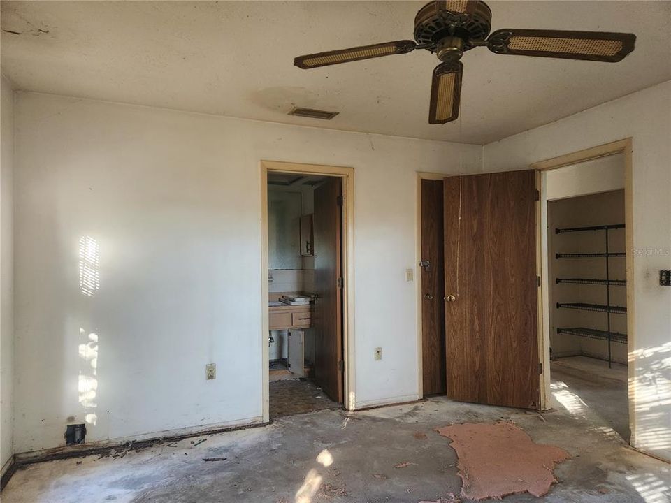 Под контрактом: $290,000 (3 спален, 2 ванн, 1376 Квадратных фут)