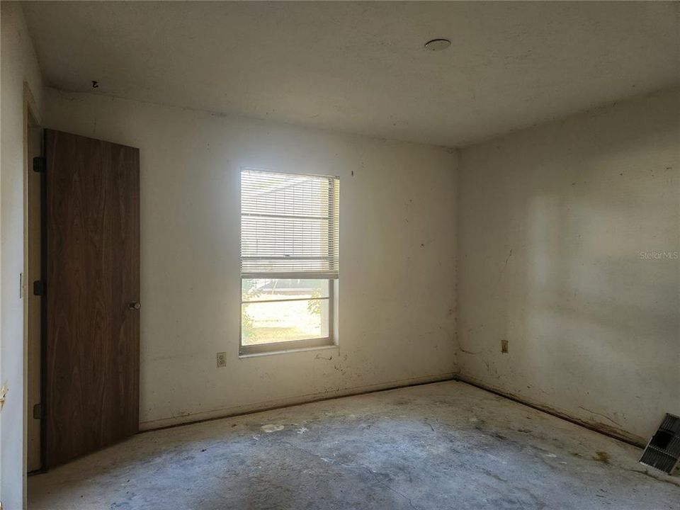 Под контрактом: $290,000 (3 спален, 2 ванн, 1376 Квадратных фут)