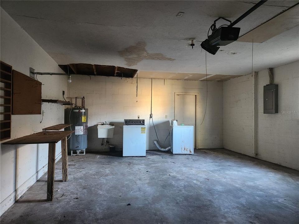 Под контрактом: $290,000 (3 спален, 2 ванн, 1376 Квадратных фут)