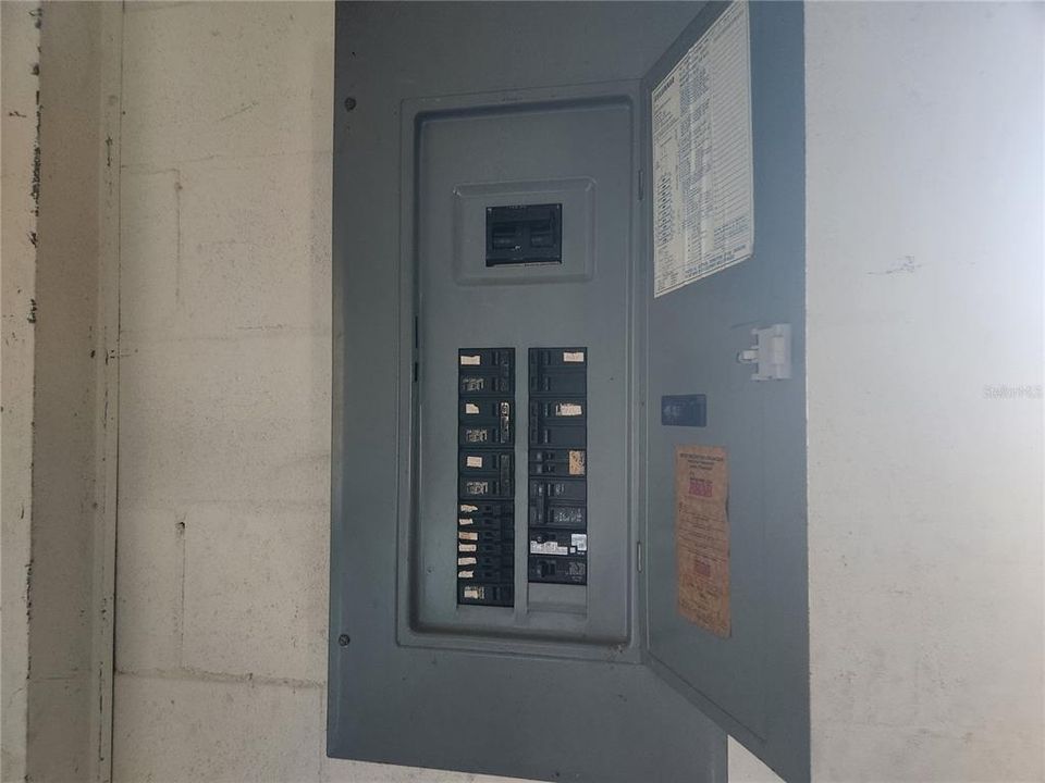 Под контрактом: $290,000 (3 спален, 2 ванн, 1376 Квадратных фут)