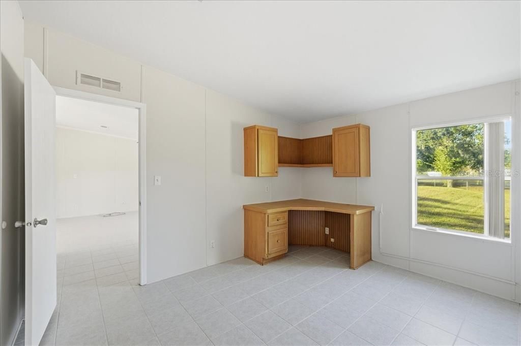 合同活跃: $300,000 (3 贝兹, 2 浴室, 1456 平方英尺)