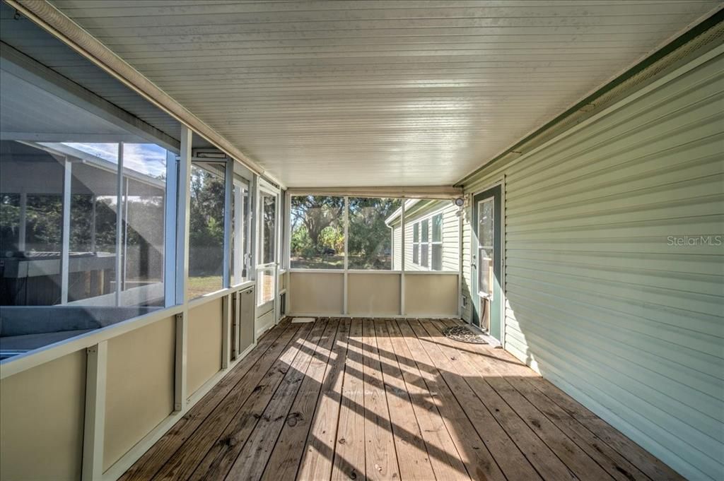 合同活跃: $300,000 (3 贝兹, 2 浴室, 1456 平方英尺)