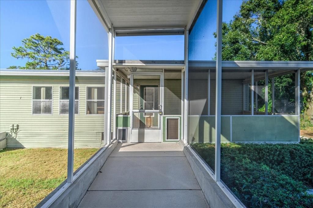 合同活跃: $300,000 (3 贝兹, 2 浴室, 1456 平方英尺)