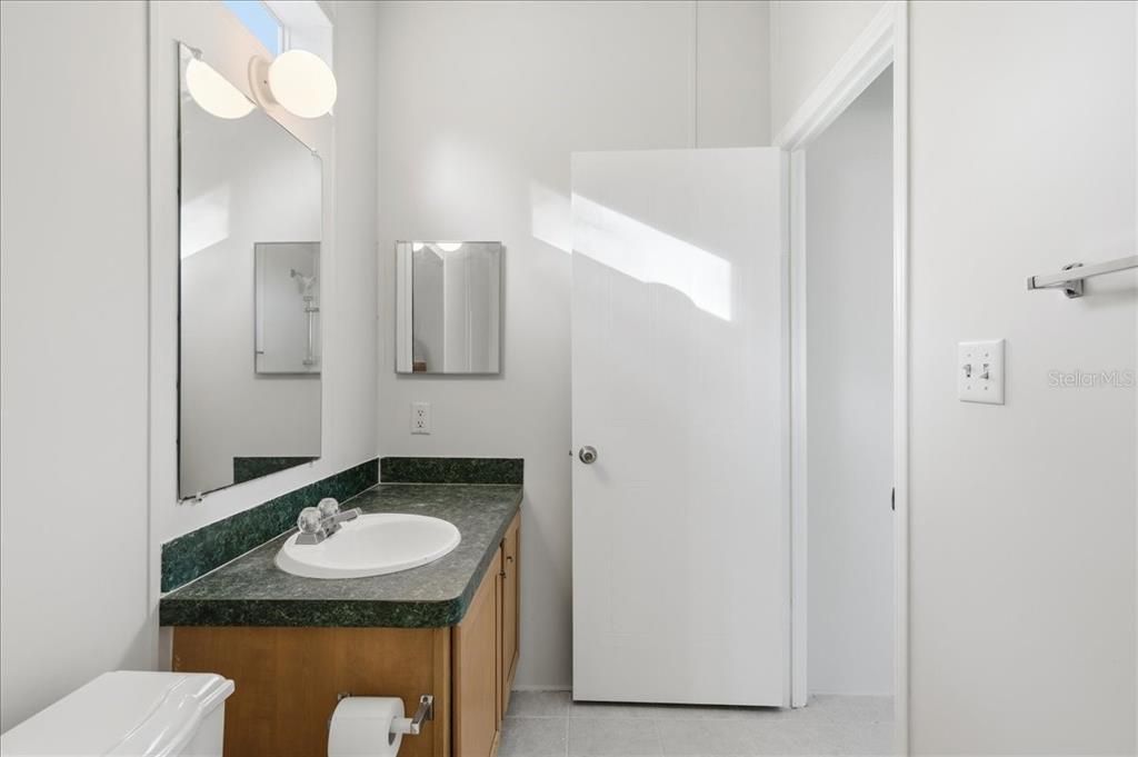 合同活跃: $300,000 (3 贝兹, 2 浴室, 1456 平方英尺)