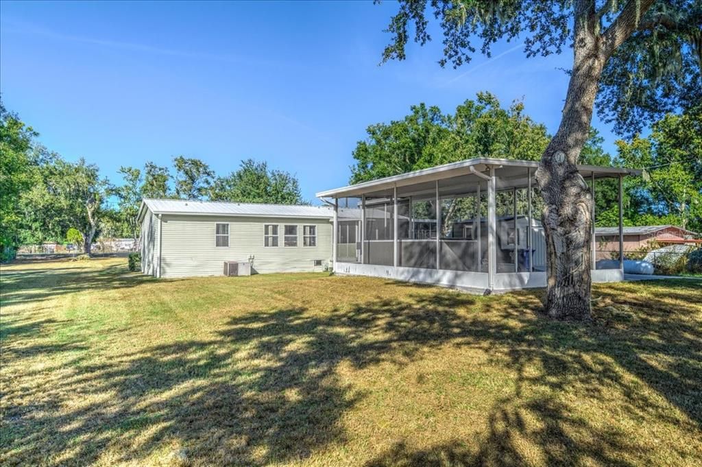 合同活跃: $300,000 (3 贝兹, 2 浴室, 1456 平方英尺)