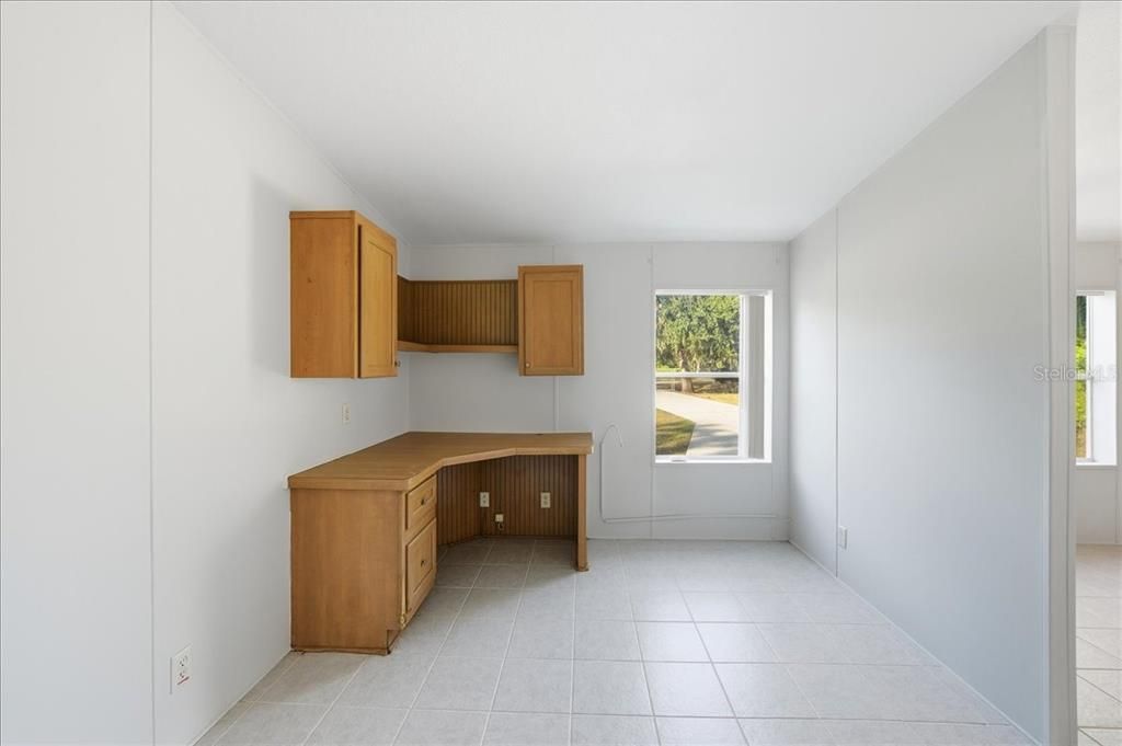 合同活跃: $300,000 (3 贝兹, 2 浴室, 1456 平方英尺)