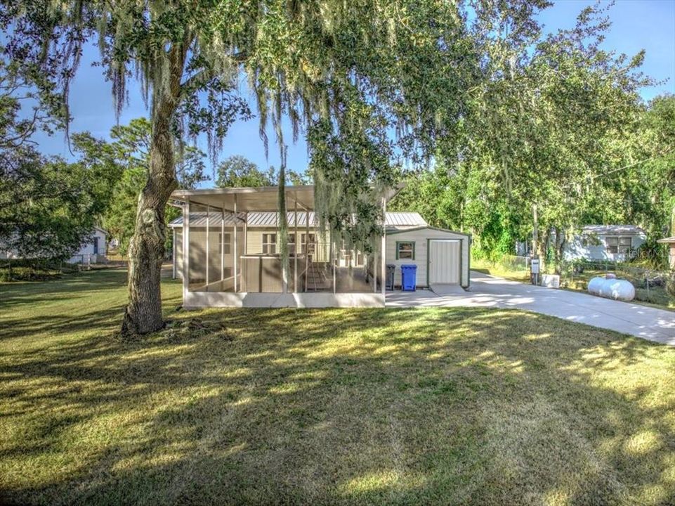 合同活跃: $300,000 (3 贝兹, 2 浴室, 1456 平方英尺)