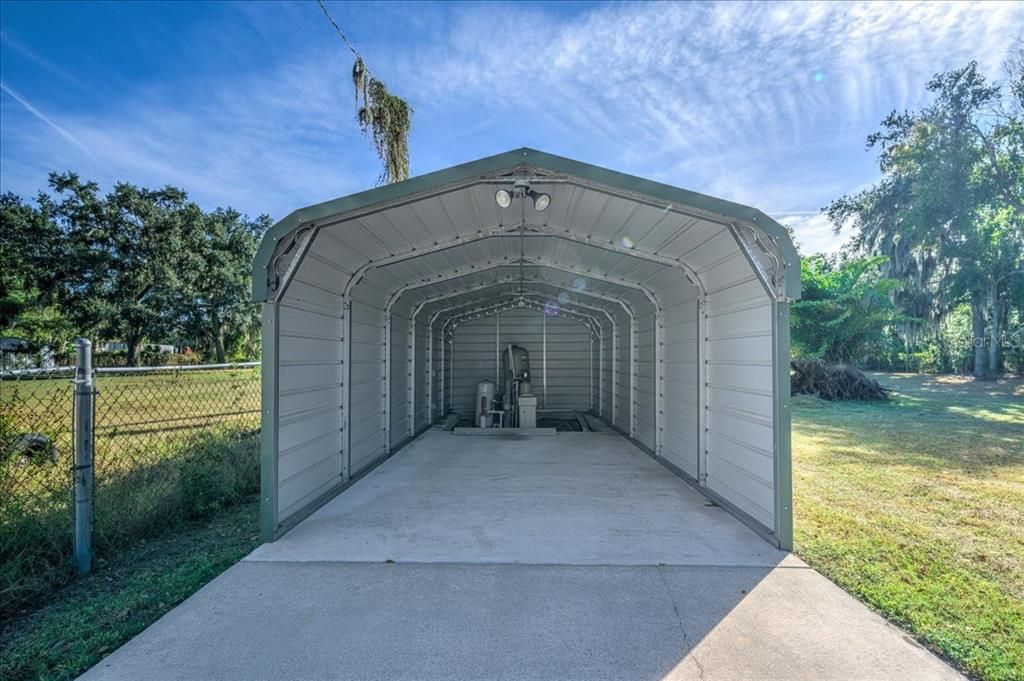 合同活跃: $300,000 (3 贝兹, 2 浴室, 1456 平方英尺)