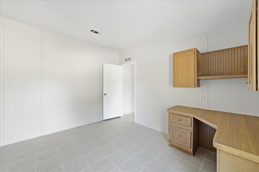 合同活跃: $300,000 (3 贝兹, 2 浴室, 1456 平方英尺)