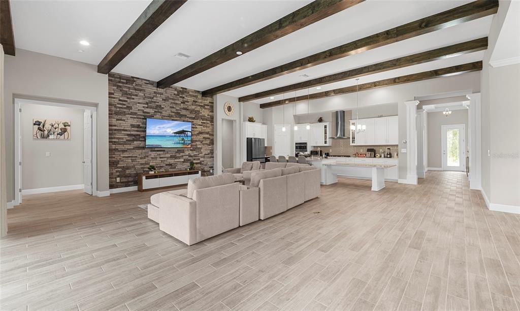 待售: $1,150,000 (5 贝兹, 4 浴室, 4709 平方英尺)