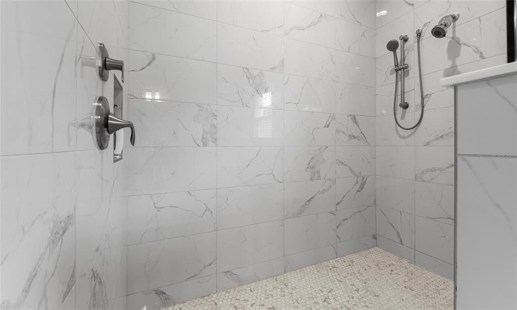 待售: $1,150,000 (5 贝兹, 4 浴室, 4709 平方英尺)