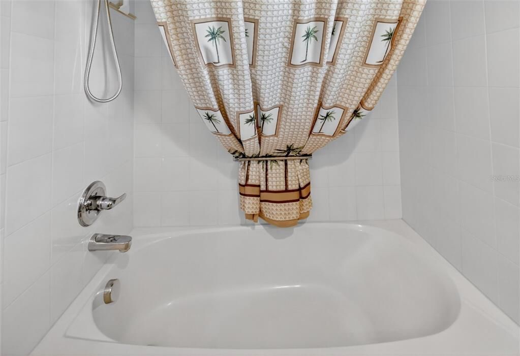 For Sale: $550,000 (3 beds, 2 baths, 1602 Square Feet)