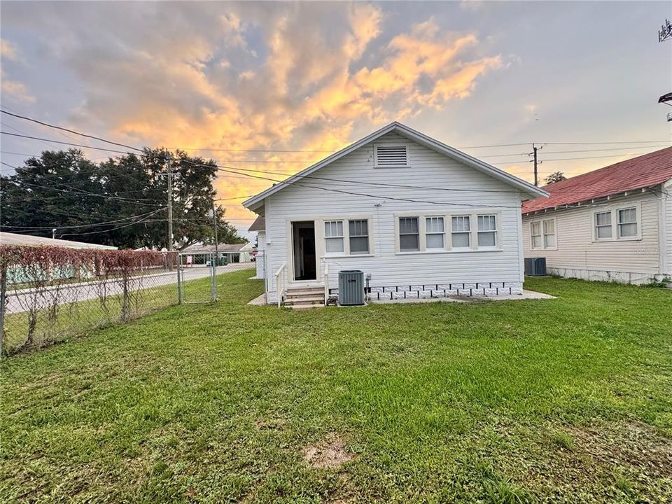 出租: $1,595 (3 贝兹, 1 浴室, 1546 平方英尺)