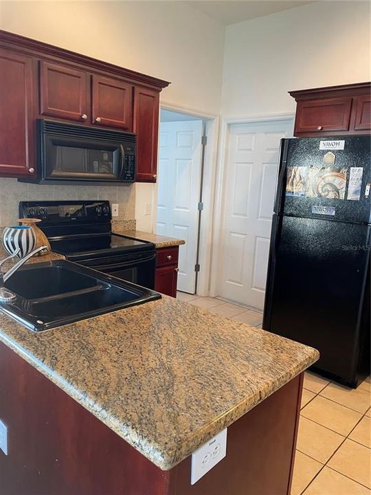 На продажу: $245,000 (2 спален, 2 ванн, 1253 Квадратных фут)