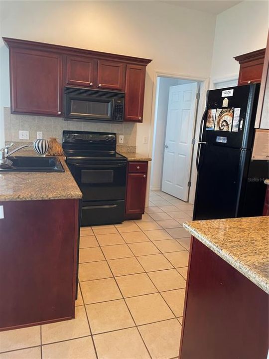 На продажу: $245,000 (2 спален, 2 ванн, 1253 Квадратных фут)