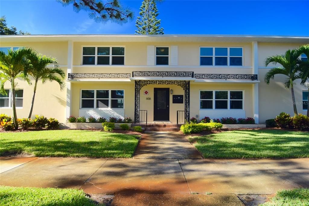 For Rent: $2,800 (2 beds, 1 baths, 1000 Square Feet)