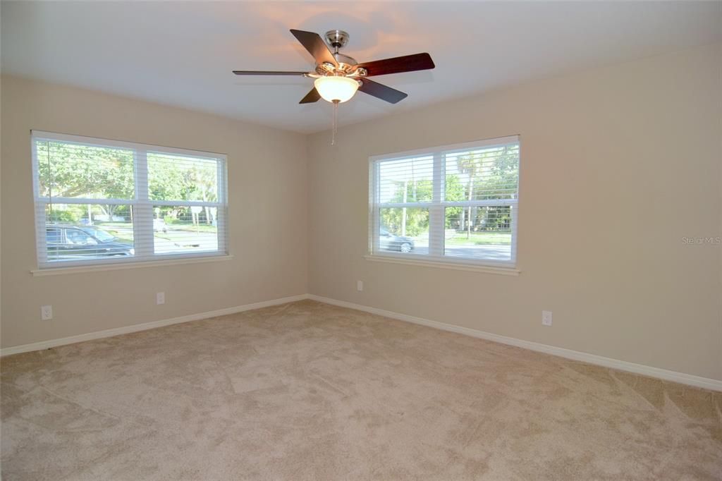 For Rent: $2,800 (2 beds, 1 baths, 1000 Square Feet)