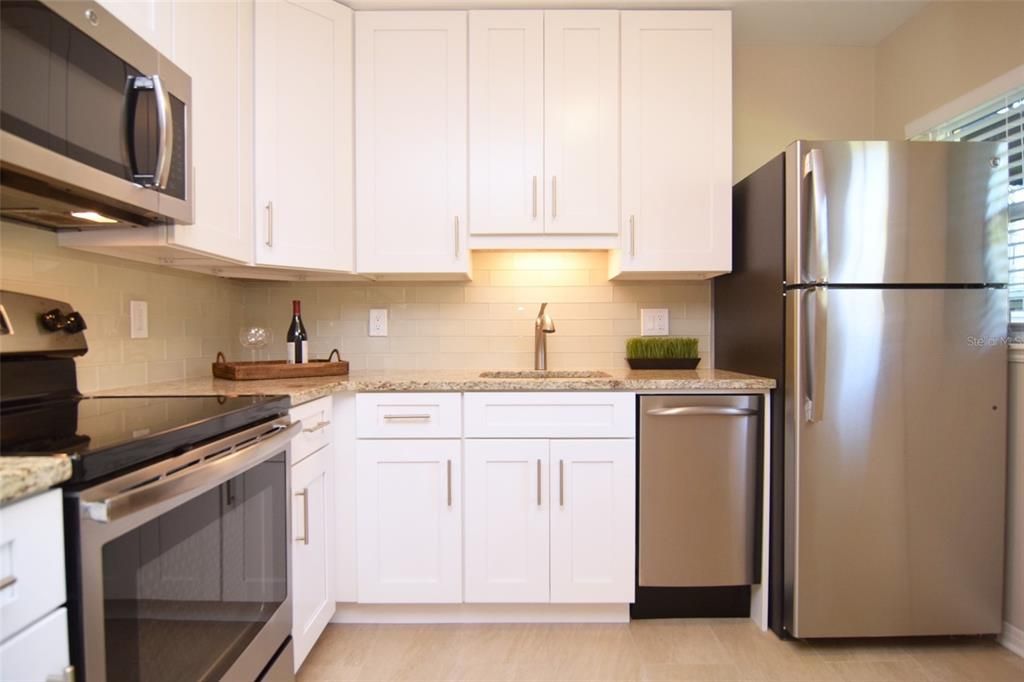 For Rent: $2,800 (2 beds, 1 baths, 1000 Square Feet)