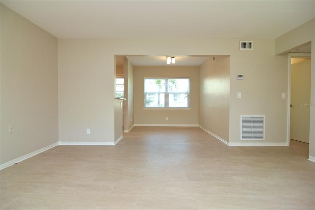 For Rent: $2,800 (2 beds, 1 baths, 1000 Square Feet)