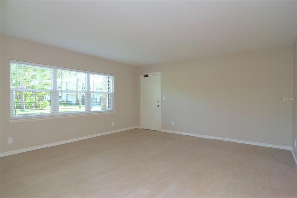 For Rent: $2,800 (2 beds, 1 baths, 1000 Square Feet)