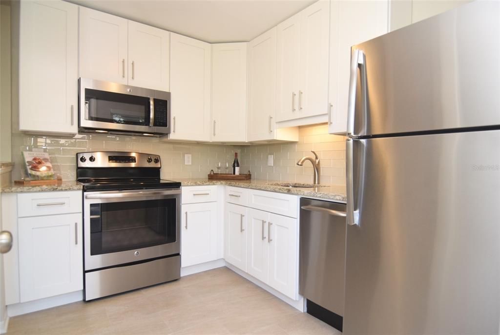 For Rent: $2,800 (2 beds, 1 baths, 1000 Square Feet)