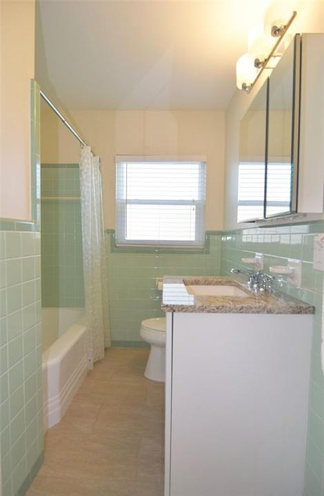 For Rent: $2,800 (2 beds, 1 baths, 1000 Square Feet)