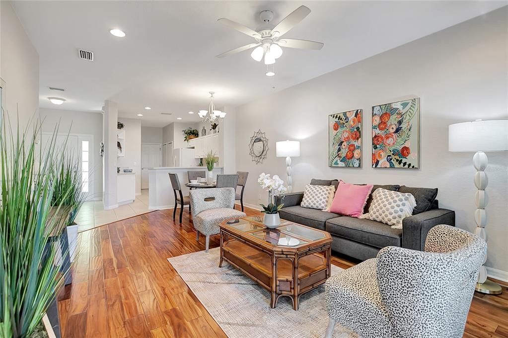 For Sale: $255,000 (2 beds, 2 baths, 1215 Square Feet)