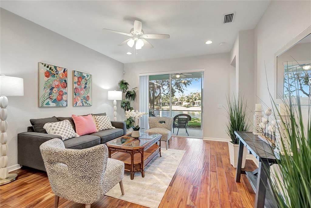 For Sale: $255,000 (2 beds, 2 baths, 1215 Square Feet)