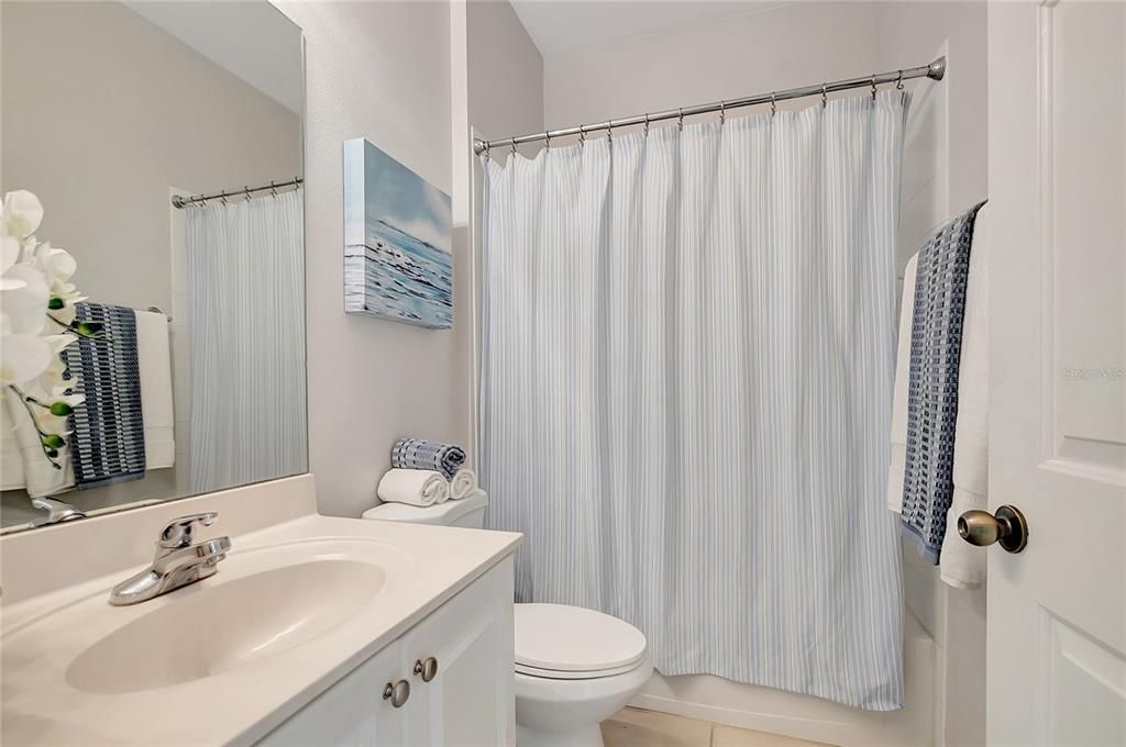 For Sale: $255,000 (2 beds, 2 baths, 1215 Square Feet)